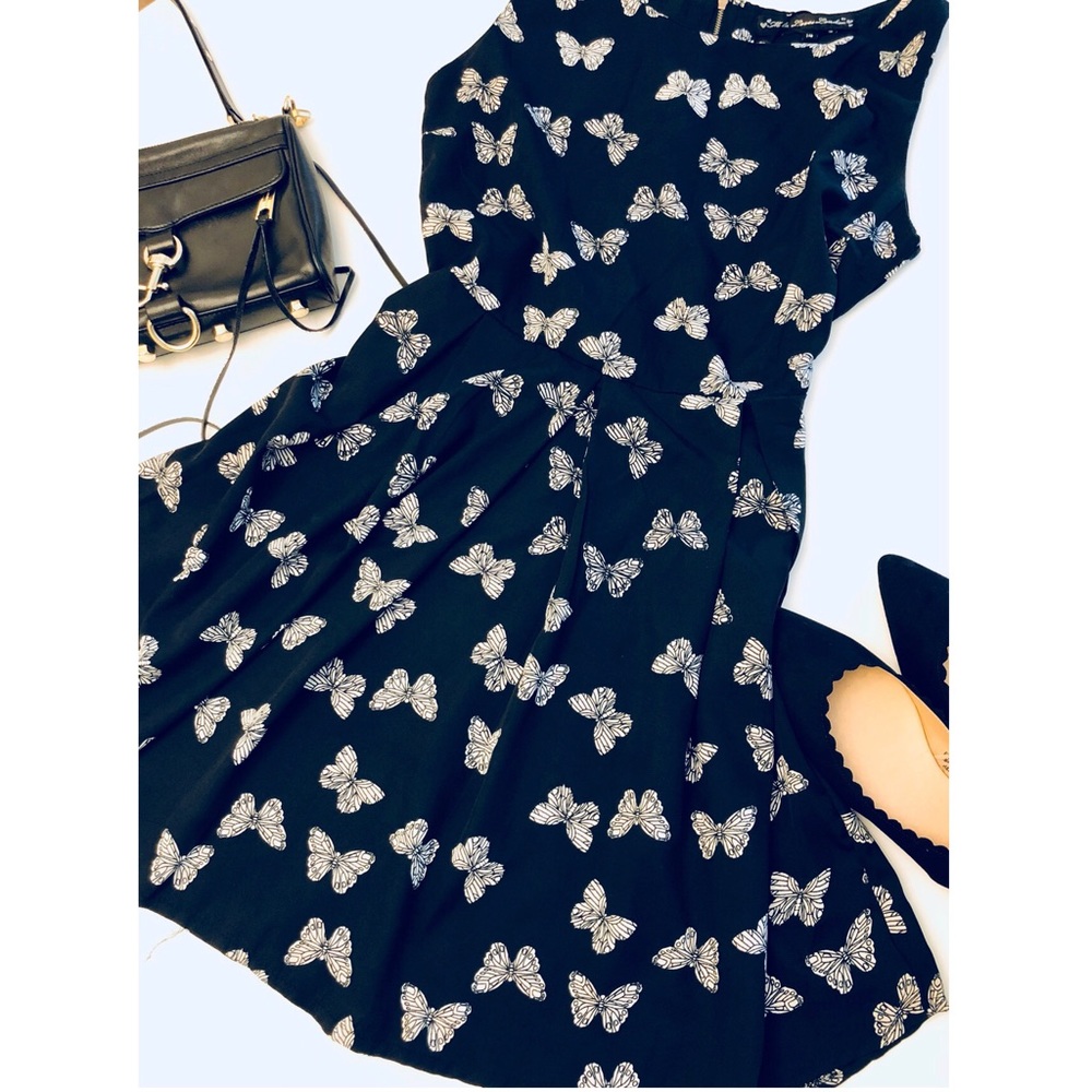 NWT Gorgeous Black/ White Pleated Butterfly Dress